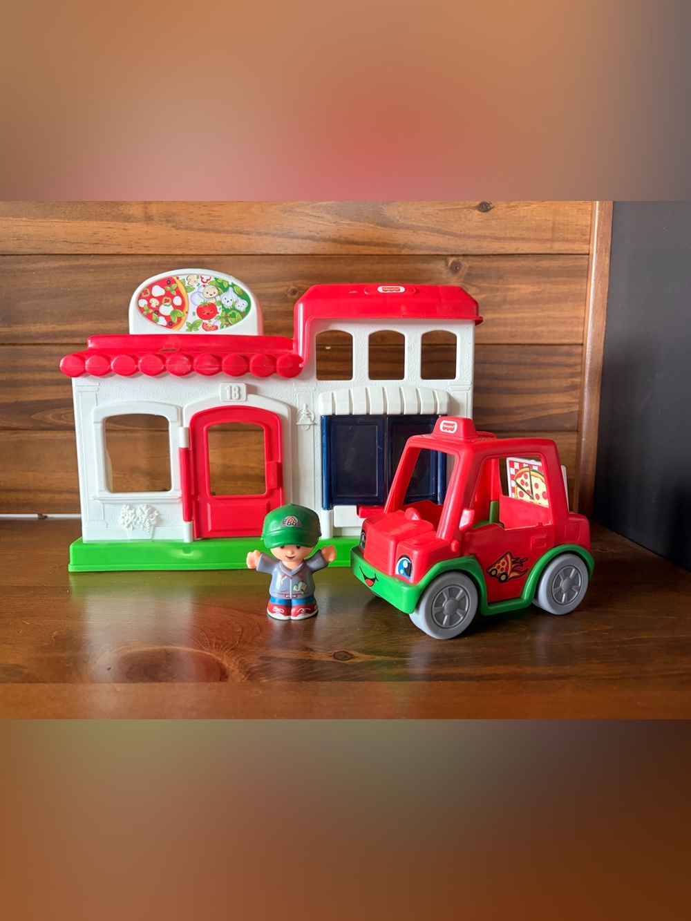 Little people fisher price red and Green Pizza Delivery Playset